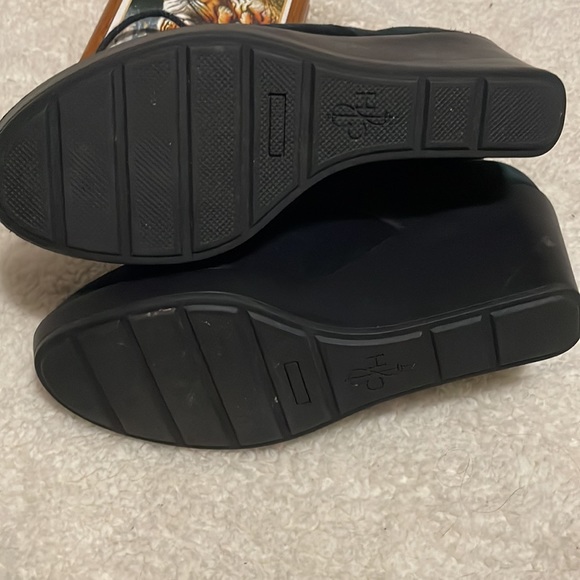 COLE HAAN WEDGE BRUSHED SUEDE BLACK BOOTIES WOMENS SIZE 9.5 - Picture 2 of 4